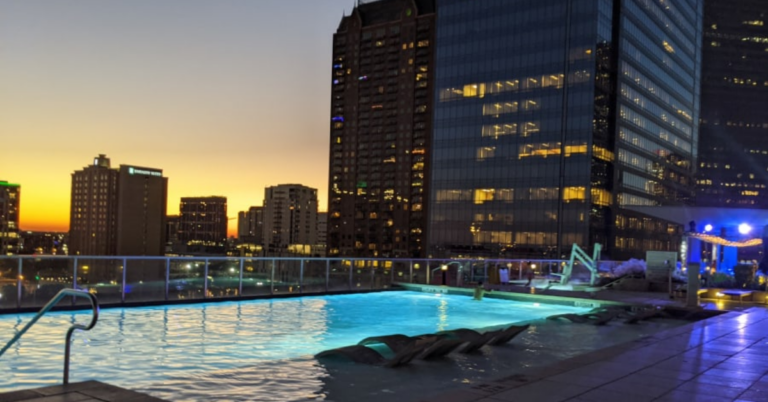 Hotels With Rooftop Pool in San Antonio